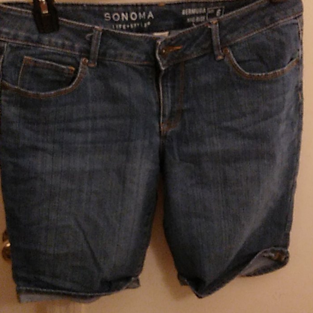 Sonoma size 6 mid-rise Bermuda shorts